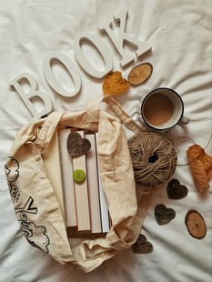 天然草本护肤产品展示