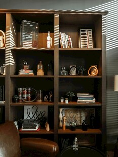 复古风格书架陈列展示