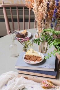 温馨餐桌美食绿植小景