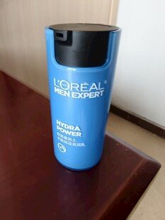 男士护肤品特写图片