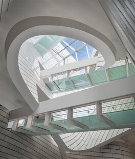 现代建筑内部独特环形结构