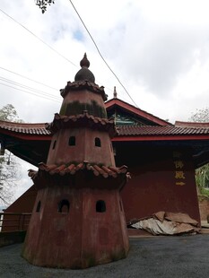 古老红塔与传统建筑