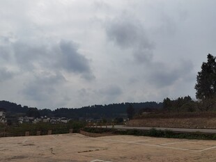 阴天户外空旷场地风景