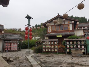 古色古香的传统小镇街景