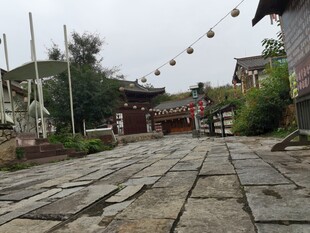 古村石板路与传统建筑