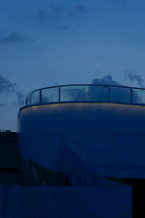 夜幕下的建筑顶部景观