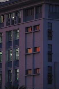 黄昏下的办公楼