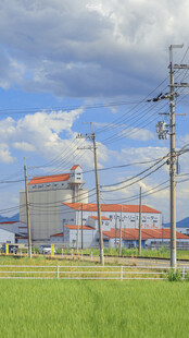 郊外电力设施与广阔田野