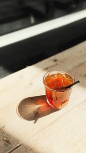 精致小杯装饮品