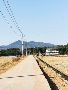 乡间小路 远山