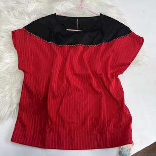 红黑拼接短袖上衣展示