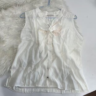 白色无袖上衣展示