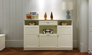 简约白色餐边柜家居摆件