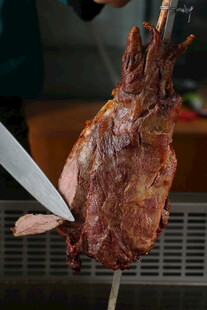 烧烤现场切割画面