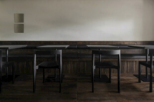 简约风格黑色桌椅组合