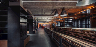 工业风室内轨道场景