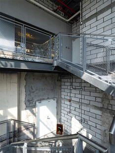 现代工业风室内楼梯空间