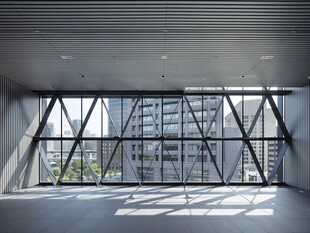 现代室内的几何结构玻璃窗