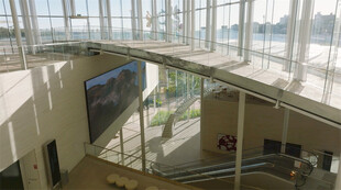 现代风格室内玻璃楼梯景观