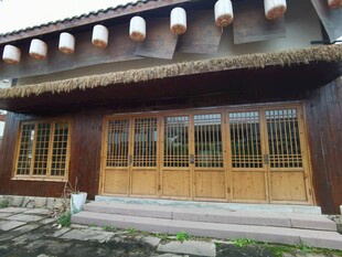 传统木质中式房屋外观