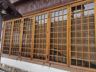 日式木质格子门窗