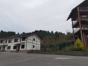 乡村建筑与开阔场地