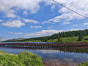 湖畔铁路风景  自然之美