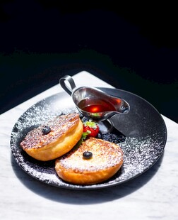 美味松饼配糖浆