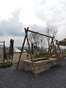 户外木质秋千架景观设计