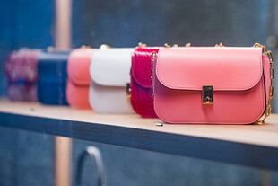 多彩时尚女包陈列展示