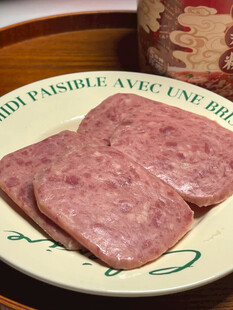 盘中美味香肠切片