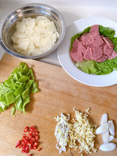 新鲜食材准备制作美味料理