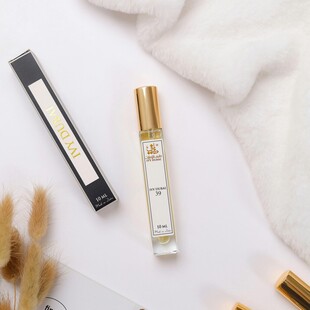 精致香水与美妆产品展示