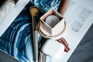 艺术创作工具与静物组合