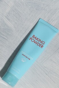 蓝色管状护手霜展示