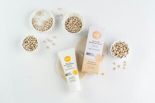 天然护肤产品与谷物展示