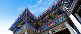 中式古建筑屋檐一角