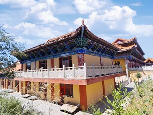 中式古建筑庙宇外观