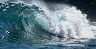 汹涌海浪海洋磅礴力量