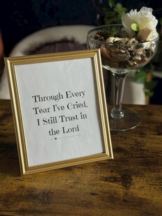 婚礼装饰牌与花瓶摆件