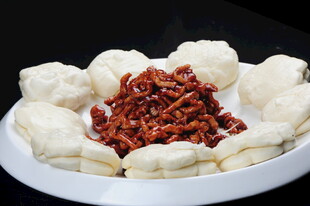 辣椒配包子独特美食组合