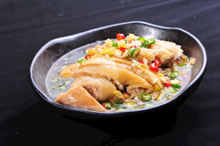 美味香嫩的特色卤味白切鸡