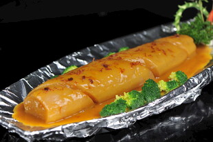 锡纸包裹的萝卜