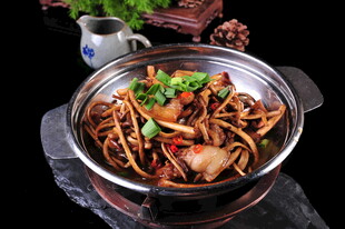 美味香锅开启舌尖盛宴