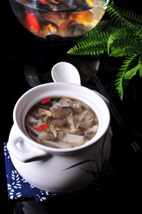 滋补菌菇汤
