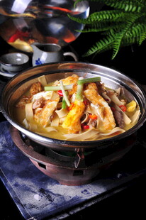 美味砂锅菜肴诱人呈现