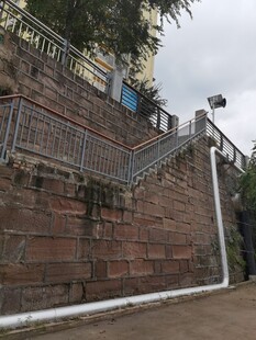 砖砌台阶与护栏景观