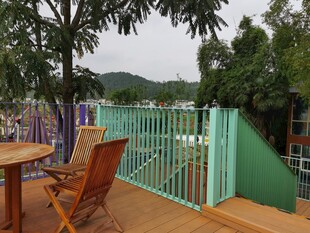 户外休闲露台惬意场景