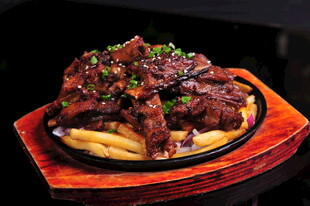 香嫩牛排配薯条