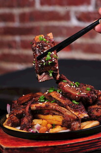 美味诱人的中式烤排骨